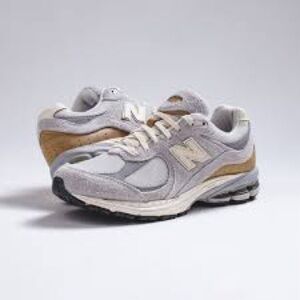 New balance 2002rsa size 6.5 mens